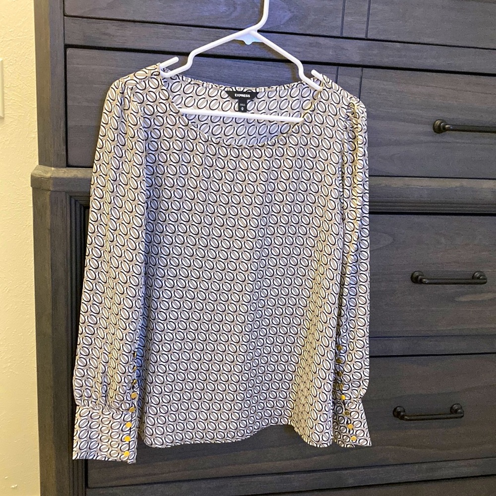 NWOT - Beautiful Express Printed Blouse
